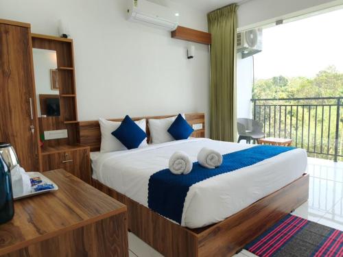 Ένα ή περισσότερα κρεβάτια σε δωμάτιο στο Nirvanica Retreat Wayanad