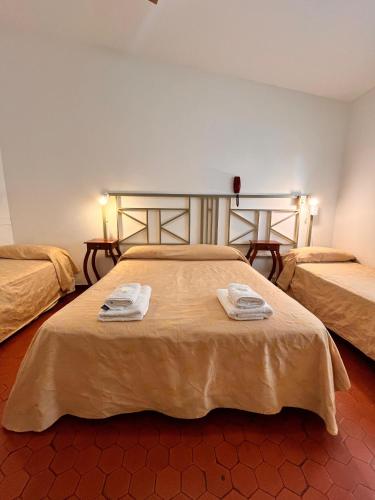 Ένα ή περισσότερα κρεβάτια σε δωμάτιο στο Hotel Mundial