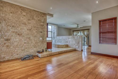 Ένα ή περισσότερα κρεβάτια σε δωμάτιο στο The Eden