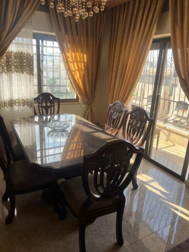 Seating area sa كرم الضيافة