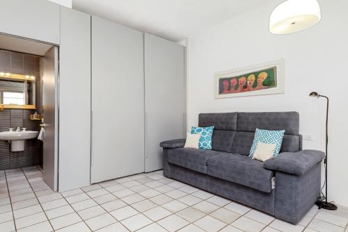 a living room with a couch and a sink at CameraPortivè Sea view & AC in Portovenere