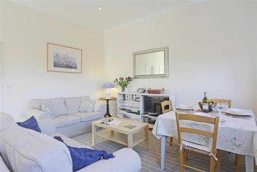 Χώρος καθιστικού στο Garden View