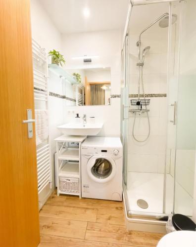 a bathroom with a washing machine and a sink at Havnkoje 2 in Westerbergen