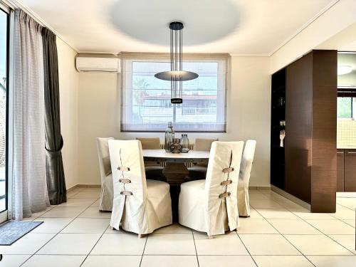 Elaia Luxury Selections - Amber