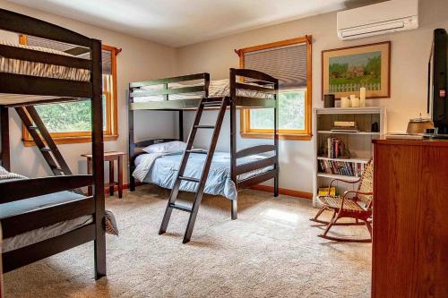 a bedroom with two bunk beds and a bed at Robbins' Mountain Retreat in West Thornton