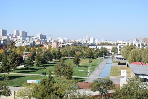 Φωτογραφία από το άλμπουμ του Bright flat near Paris, close to metro σε Ivry-sur-Seine