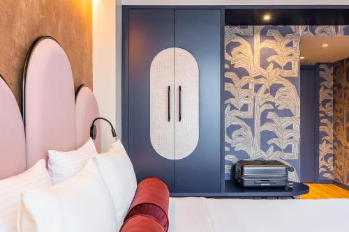 Ένα ή περισσότερα κρεβάτια σε δωμάτιο στο Hotel des Colonies Brussels by Mercure