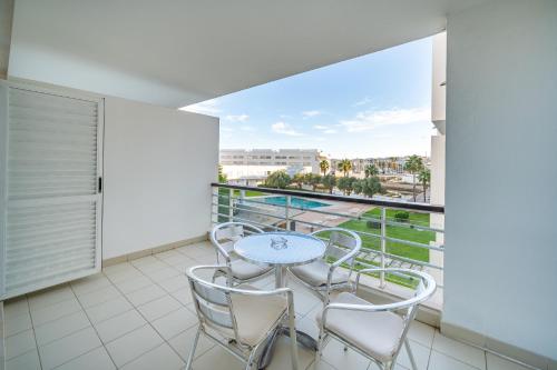 Pool view apartment in marina #1976