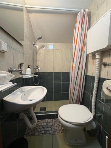 Ένα μπάνιο στο Sobe Zoka