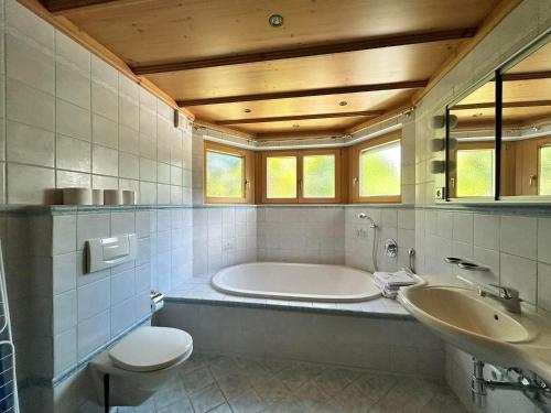 Ένα μπάνιο στο Apartment Aaron