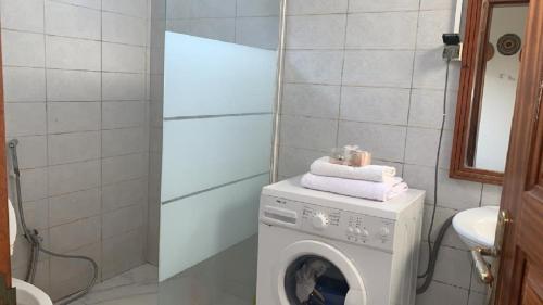 Fotografie z fotogalerie ubytování Maya, Entire Apartment, Saly carrefour, 3 air-conditioned bedrooms v destinaci Mbour