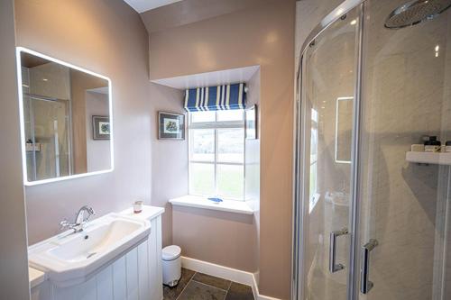 Koupelna v ubytování Lundin Farmhouse - Seasgair Lodges