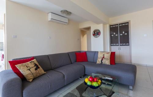 Χώρος καθιστικού στο Spacious sea view apartment