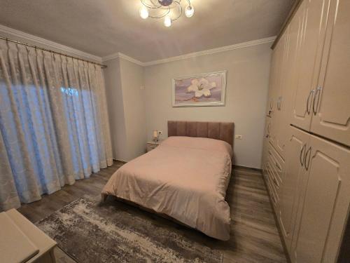 Una cama o camas en una habitación de Home sweet Home apartment's