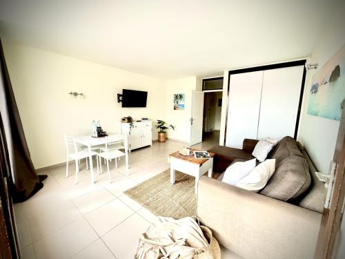 Seafront Serenity Suite by Deihu Experiences