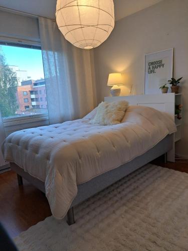 Postel nebo postele na pokoji v ubytování Mira's cozy city home