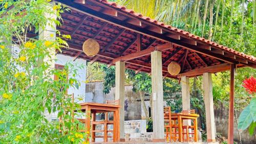 Κήπος έξω από το Brown Birds Villa