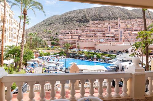 Wonderful 2 Bedroom Apartment Communal Heated Pool