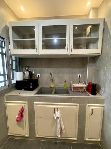 Kuchyň nebo kuchyňský kout v ubytování Keur back to teranga Cozy F2 calme aux Mamelles