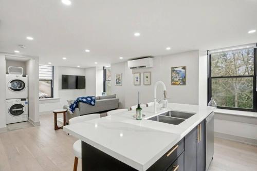 Η κουζίνα ή μικρή κουζίνα στο The Wynford Dreamy Capri Suite