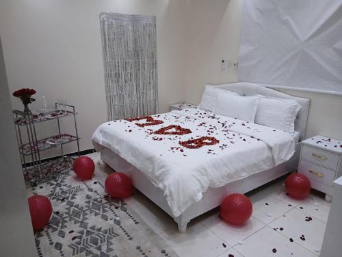 Postel nebo postele na pokoji v ubytování سويت اليمامه للشقق المخدومه