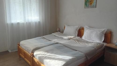 Postel nebo postele na pokoji v ubytování Holiday guest house KEMO