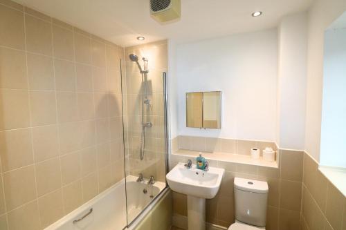 Koupelna v ubytování Private Parking - Two Bedroom Home Andover