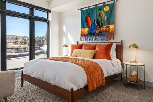 Postel nebo postele na pokoji v ubytování Timber Fox 2207 condo