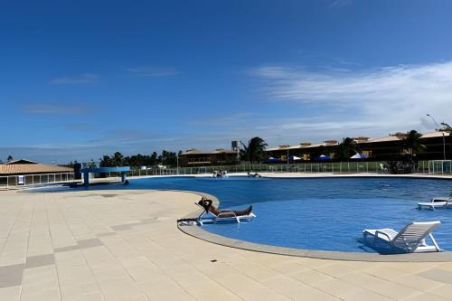 Swimmingpoolen hos eller tæt på Apartamento Térreo em Resort