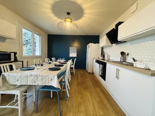 a kitchen and dining room with a table and chairs at Casa Grand Groupe in Sorges