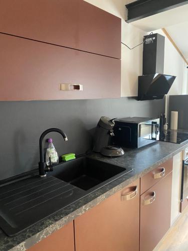 Kuchyň nebo kuchyňský kout v ubytování FeWo A 6 J 22 Michelangelo NETFLIX Fußgängerzone