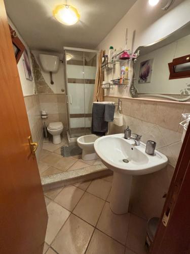 Ένα μπάνιο στο Tabor 1 garden & parking