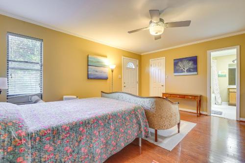 Ένα ή περισσότερα κρεβάτια σε δωμάτιο στο Eastern Shore Golf Studio, Close to Hospitals!