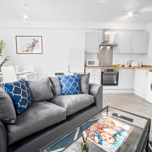 a living room with a couch and a glass table at Modern Two Bed Apartment - Smart Tv - Wi-Fi - Parking 49C in Sleightholme