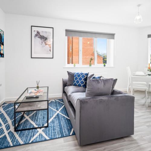 a living room with a couch and a glass table at Modern Two Bed Apartment - Smart Tv - Wi-Fi - Parking 49C in Sleightholme