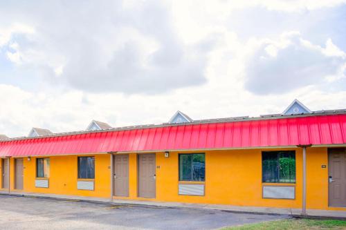 Το κτήριο όπου στεγάζεται  το μοτέλ