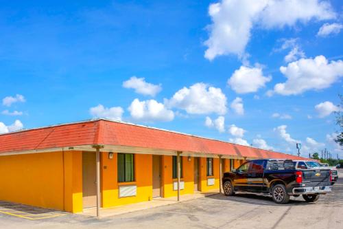 a truck parked in front of a building at Budget Inn By OYO Edinburg Hwy 281 in Edinburg