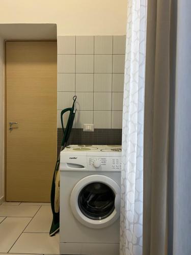 a washer and dryer sitting in a room at A casa di Rita in Agropoli