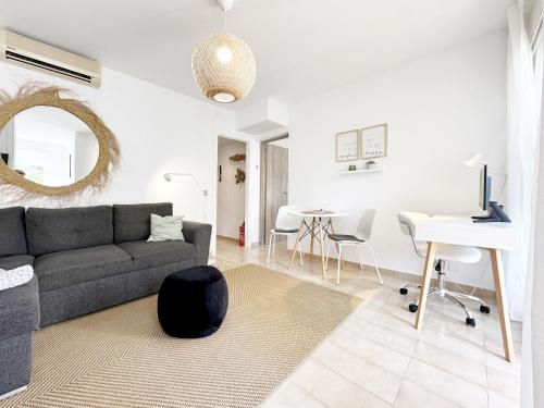 Apt Tamarells Pinaret 350m to the beach By JS Villas
