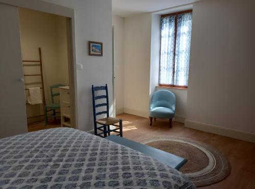 Postel nebo postele na pokoji v ubytování Gite du Chateau De La Renaudie
