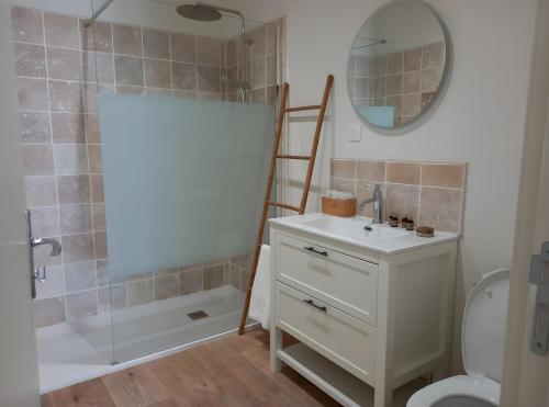 Koupelna v ubytování Gite du Chateau De La Renaudie