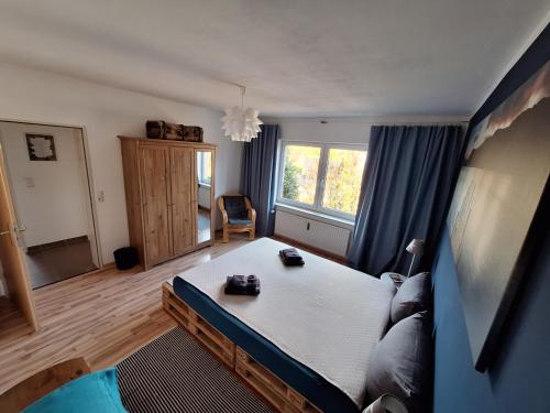 Postel nebo postele na pokoji v ubytování Weitblick mit Gemütlichkeit, Kaminofen und Sauna