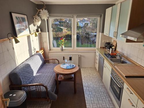 Kuchyň nebo kuchyňský kout v ubytování Weitblick mit Gemütlichkeit, Kaminofen und Sauna