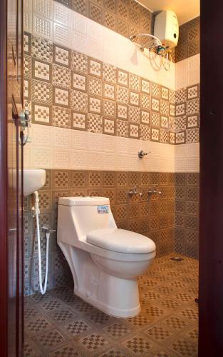 a bathroom with a toilet and a sink at Beach Paradise Day Cruise Houseboat in Alleppey