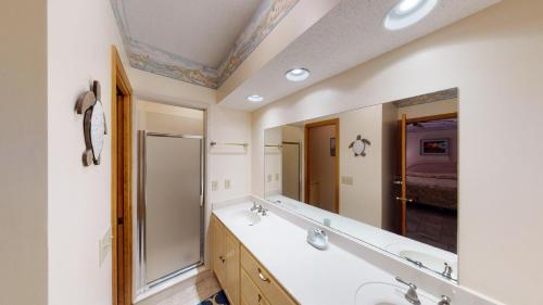 a bathroom with a sink and a mirror at Barronhaus in Jekyll Island