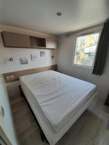 Ένα ή περισσότερα κρεβάτια σε δωμάτιο στο l'EPERVIER