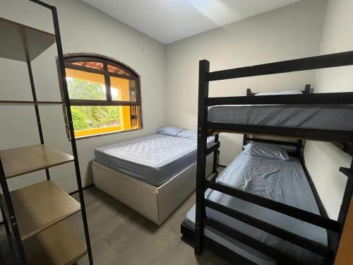 a room with two bunk beds and a window at Chácara piscina aquecida in Juazeiro do Norte