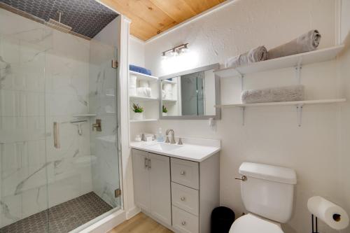 Ένα μπάνιο στο Boat Ramp and Dock at Ultimate Lake Fork Getaway!