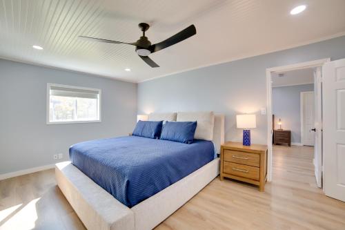 Ένα ή περισσότερα κρεβάτια σε δωμάτιο στο Fish, Boat and Relax! Lake Fork Home with Shared Dock