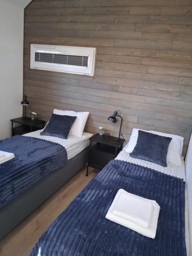 Postel nebo postele na pokoji v ubytování Domki Wilków z widokiem na Łysicę